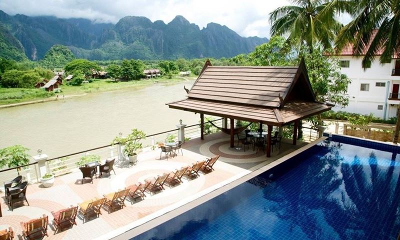 Silver Naga, hôtel avec piscine intérieur au Laos Picture of Silver Naga